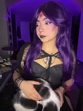 Snapshot of _Gothiccbitch_ chatting on October 31, 5:52 am Gothiccbitch online show from October 31, 5:52 am