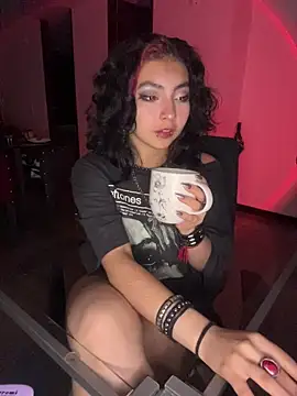 Snapshot of _Gothiccbitch_ chatting on December 2, 8:19 am Gothiccbitch online show from December 2, 8:19 am