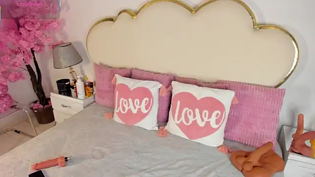 Snapshot of CahitlinBell chatting on November 26, 5:30 am CahitlinBell online show from November 26, 5:30 am