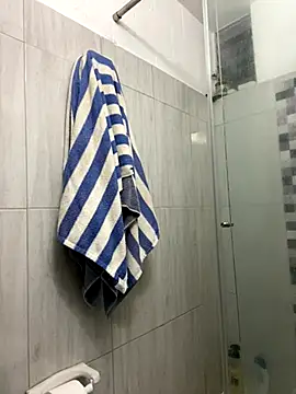 Snapshot of CahitlinBell chatting on November 28, 11:40 pm CahitlinBell online show from November 28, 11:40 pm