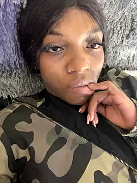 Snapshot of CahitlinBell chatting on December 5, 9:40 am CahitlinBell online show from December 5, 9:40 am