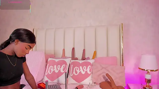 Snapshot of CahitlinBell chatting on January 14, 6:08 am CahitlinBell online show from January 14, 6:08 am