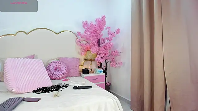 CahitlinBell online show from March 31, 6:14 am