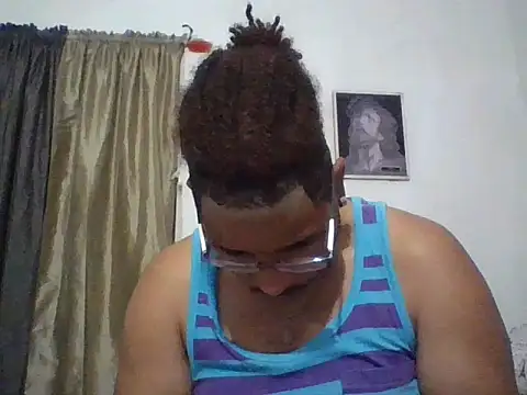 Snapshot of Dj-yefri-pauta chatting on May 29, 11:03 pm Dj-yefri-pauta online show from May 29, 11:03 pm