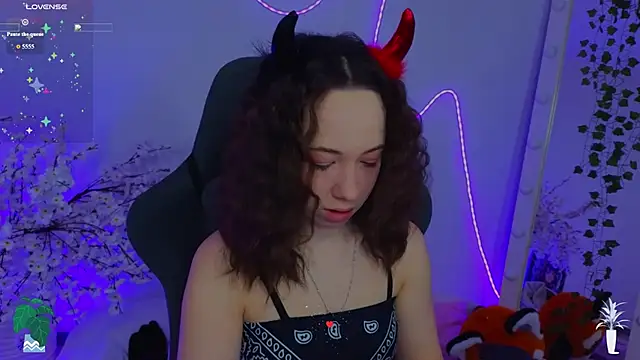 Hayle Hill online show from February 23, 12:09 am