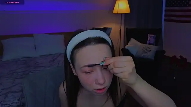 Hayle Hill online show from March 15, 2:06 am