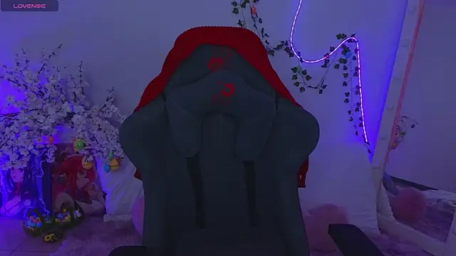 Hayle Hill online show from April 6, 12:30 am