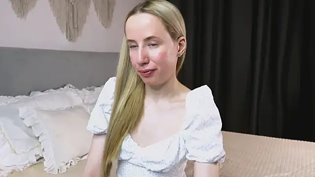 Cassie Kelman online show from April 6, 9:27 pm