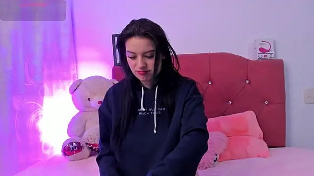 Snapshot of LucianaTomson chatting on October 11, 9:35 pm LucianaTomson online show from October 11, 9:35 pm