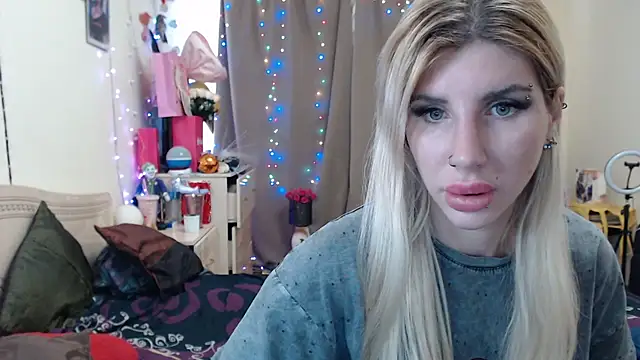 BLACKPeonyy online show from November 3, 9:10 am