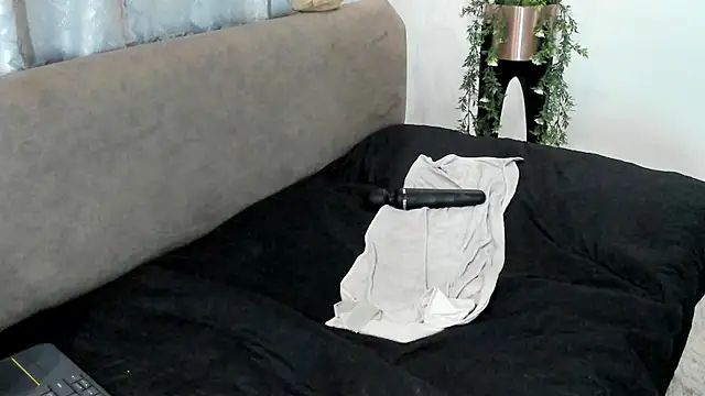  alaiasmile  online show from January 19, 12:17 am