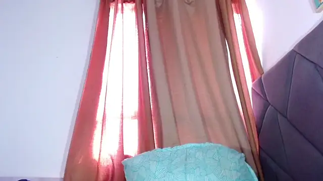 LAISYBROWNX online show from November 20, 1:00 pm