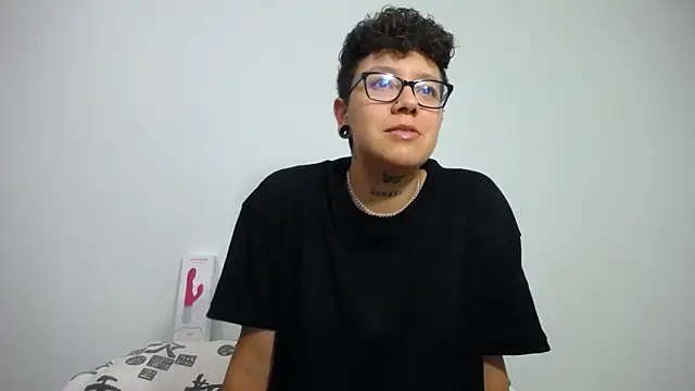 alex noa online show from February 8, 1:32 am