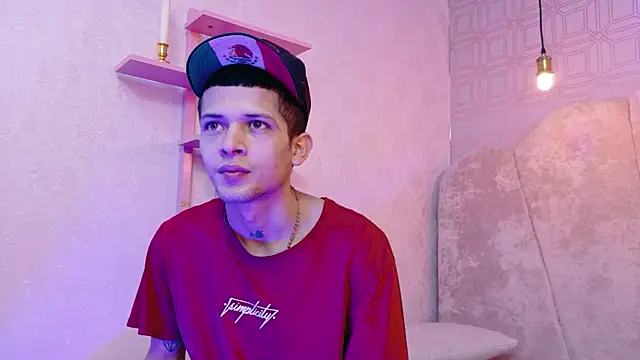 kendalltaylorr online show from December 5, 12:36 pm