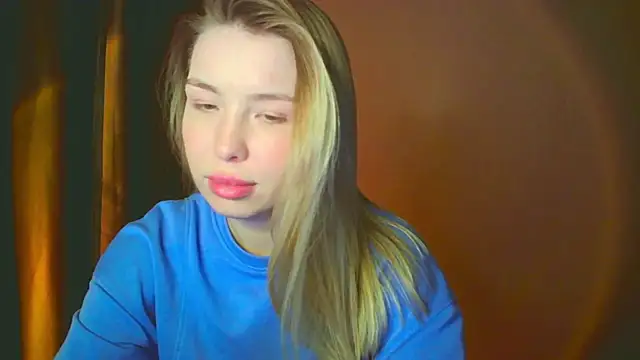 mia raspberrie online show from December 10, 8:49 pm