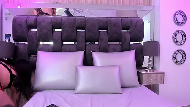 Charlotte Myers online show from January 5, 8:34 pm