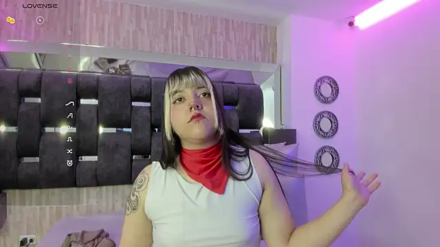 Charlotte Myers online show from February 20, 8:09 pm