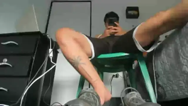 moubli  online show from December 4, 9:56 pm