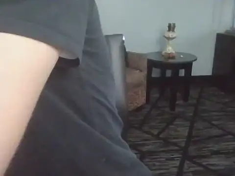 Snapshot of HungStud4You chatting on November 6, 4:46 am HungStud4You online show from November 6, 4:46 am