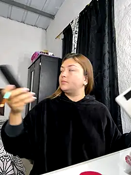 Snapshot of Sofia_Queen17 chatting on December 5, 11:08 am Sofia Queen17 online show from December 5, 11:08 am