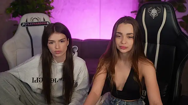 Snapshot of Lana_Pulse chatting on April 1, 6:27 pm Lana Pulse online show from April 1, 6:27 pm