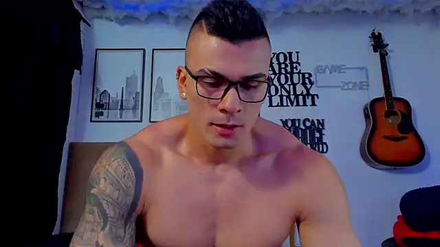 seancarreraa online show from August 1, 9:25 pm