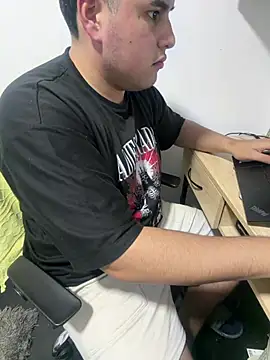 Snapshot of BigmanLatam chatting on April 11, 1:32 am BigmanLatam online show from April 11, 1:32 am