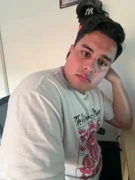 Snapshot of BigmanLatam chatting on April 13, 10:26 pm BigmanLatam online show from April 13, 10:26 pm