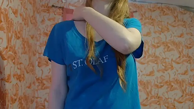 Snapshot of strawberrysmoothie chatting on October 12, 7:35 pm strawberrysmoothie online show from October 12, 7:35 pm