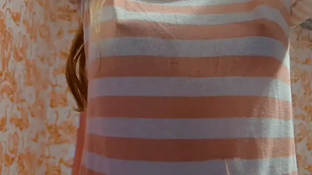 Snapshot of strawberrysmoothie chatting on October 26, 6:58 pm strawberrysmoothie online show from October 26, 6:58 pm