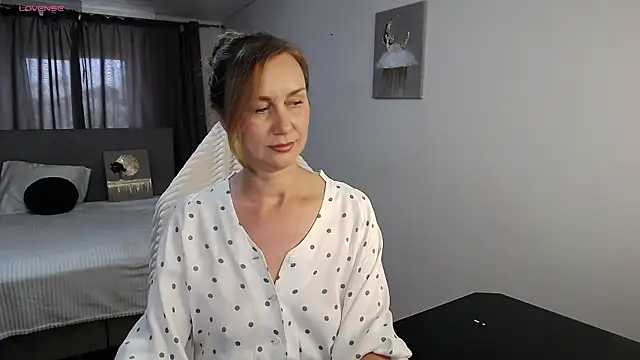 Vanessa Nowak online show from May 20, 11:49 am