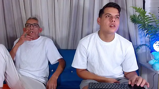 Leon hot X online show from February 17, 8:04 pm