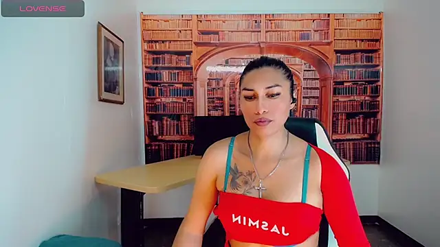 khiara moretti online show from December 19, 1:39 am