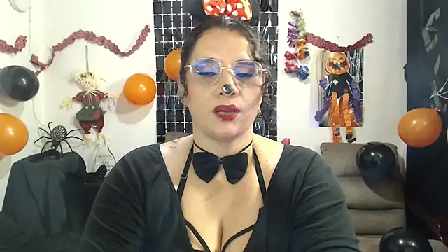 Snapshot of Aleja_Gonzales chatting on October 30, 4:47 am Aleja Gonzales online show from October 30, 4:47 am