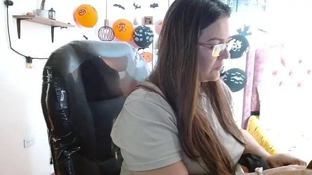 Snapshot of MsJossie chatting on October 23, 3:28 am MsJossie online show from October 23, 3:28 am