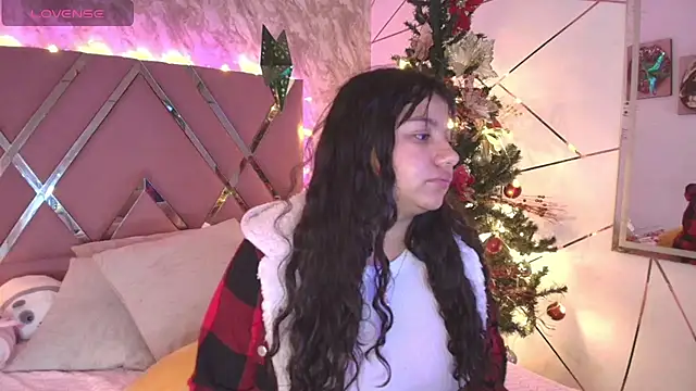 Snapshot of Miaa_Smiith1 chatting on December 22, 11:33 am Miaa Smiith1 online show from December 22, 11:33 am