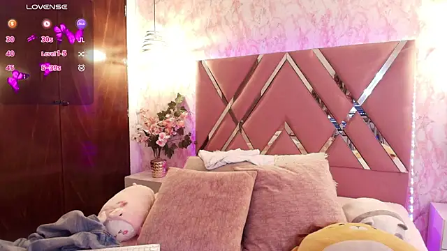 Miaa Smiith1 online show from March 1, 3:16 pm