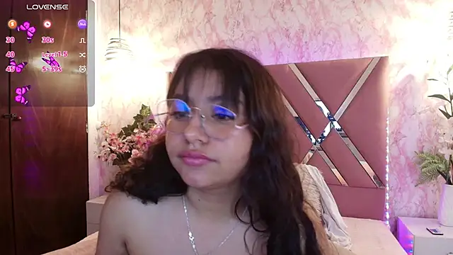 Miaa Smiith1 online show from March 6, 6:37 pm