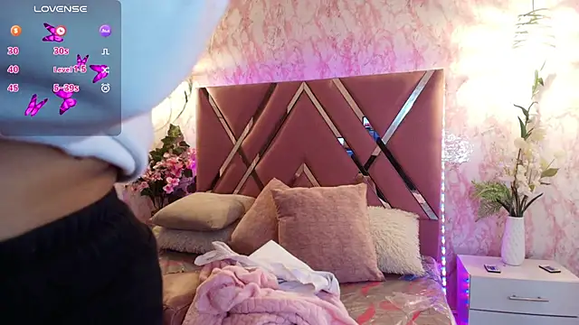 Miaa Smiith1 online show from March 8, 12:20 pm