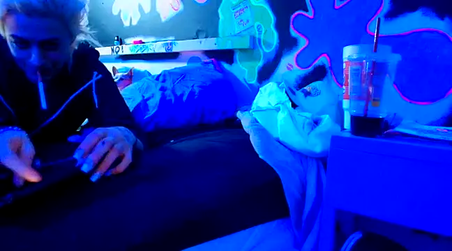 Snapshot of watermellonpussy chatting on December 9, 4:12 am watermellonpussy online show from December 9, 4:12 am