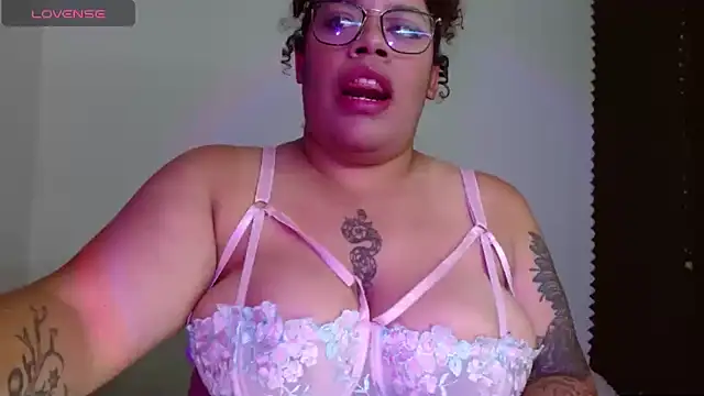 Snapshot of Dirty_sara17 chatting on September 12, 12:33 am Dirty sara17 online show from September 12, 12:33 am