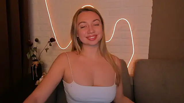 Snapshot of DanielaWisse chatting on December 5, 2:20 am DanielaWisse online show from December 5, 2:20 am