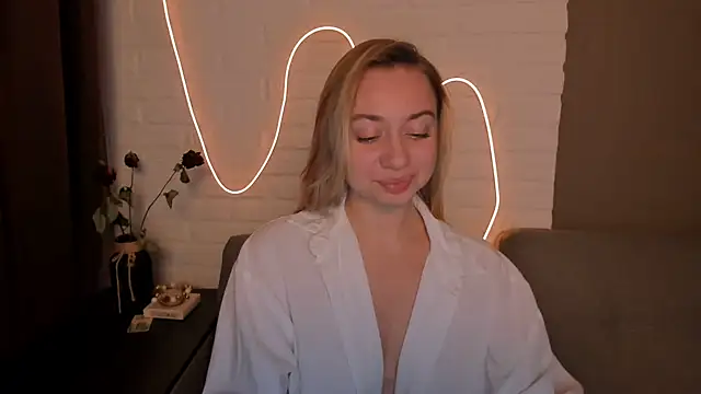 Snapshot of DanielaWisse chatting on December 5, 8:00 pm DanielaWisse online show from December 5, 8:00 pm