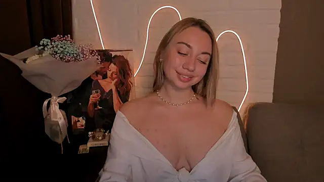 Snapshot of DanielaWisse chatting on December 17, 12:23 am DanielaWisse online show from December 17, 12:23 am