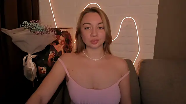 Snapshot of DanielaWisse chatting on December 18, 8:47 pm DanielaWisse online show from December 18, 8:47 pm