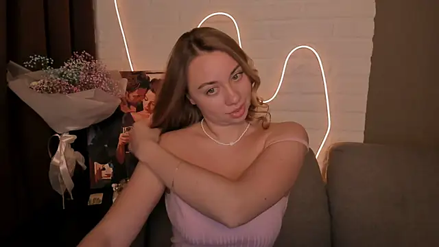 Snapshot of DanielaWisse chatting on December 21, 1:36 am DanielaWisse online show from December 21, 1:36 am