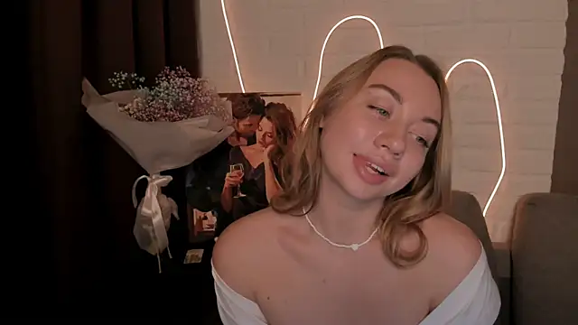 Snapshot of DanielaWisse chatting on December 22, 5:01 am DanielaWisse online show from December 22, 5:01 am