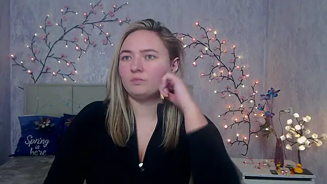 Snapshot of SallyVerda chatting on April 24, 6:43 pm SallyVerda online show from April 24, 6:43 pm
