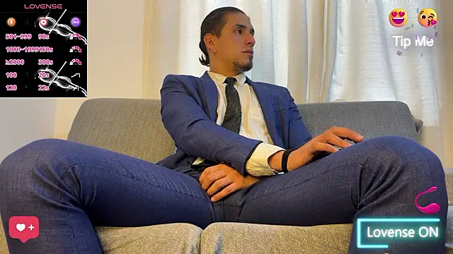 Snapshot of Tom_blunt96 chatting on February 23, 4:15 pm Tom blunt96 online show from February 23, 4:15 pm