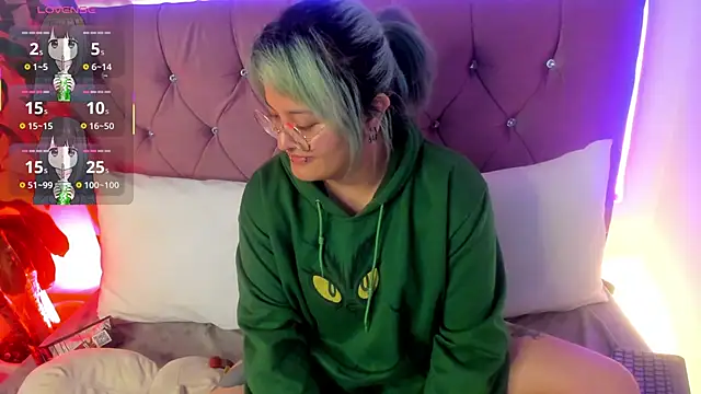 lucky-leah online show from February 16, 3:47 am